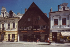 cernymedved_budova02