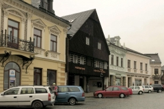 cernymedved_budova03