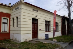 moucha_budova
