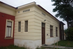 moucha_budova01