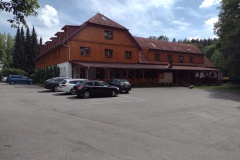 radesin2022_Hynek-Rosenbaum-01