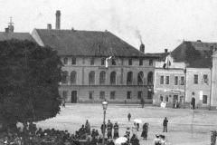 Stary-pivovar-na-vysokomytskem-namesti-na-vyrezu-fotografie-z-roku-1897