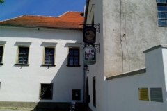 Oslavany_budova