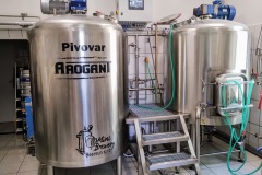 arogant_Hynek-Rosenbaum01