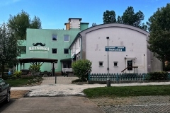 1_beznoska_budova