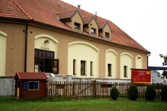 chyne_budova03