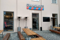 dvakohouti_budova Eduard Serba
