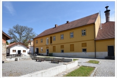 hostomice_budova-Pivníci