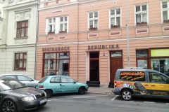 karasekastulpner_budova-Vlastimil-Mikšík
