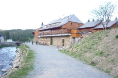 lyer_budova