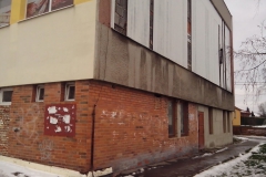 medojed_budova01