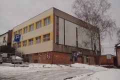 medojed_budova03