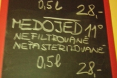 medojed_budova06