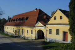 lounovice_budova