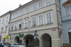 dvekocky_budova