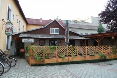 ukralejecminka_budova