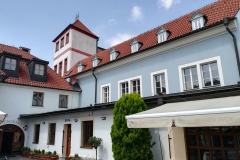 vojanuvdvur_budova01
