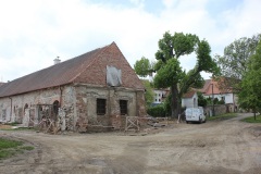 nový-pivovar-v-předklášteří-a-v-pozadí-ten-starý-s-komínem