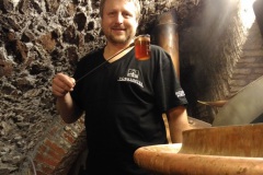 sládek-Maláska-při-zkušební-várce