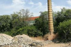 Chomutov-bourání-pivovarského-komína-11.5.2011-zdroj-tisk-01