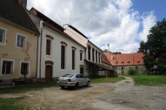 petruv-dvur-02