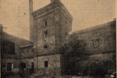 Hvozd pivovaru U Bucků v Praze a okolní budovy roku 1920