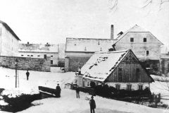 Police-pohled_od_Krcmy_k_panskemu_dvoru-1-1200x893