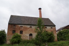 Vladislav-větší-část-objektu-byla-zbořena-zbyl-komín-a-sklad