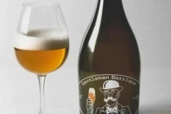 Product photography, white background, front view of the bottle and a beer glass with cool freshly pouted beer --ar 1:1 --v 6.1 Job ID: 4c0a2636-4772-408c-8cb0-fb6670261af2