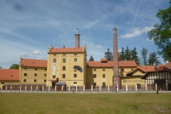 plasy_budova
