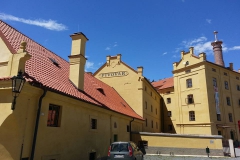 plasy_budova01