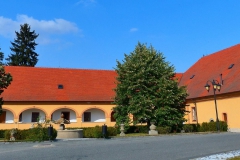 zbraslavice_budova