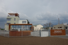 zichovec_louny_budova