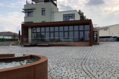 zichoveclouny_budova
